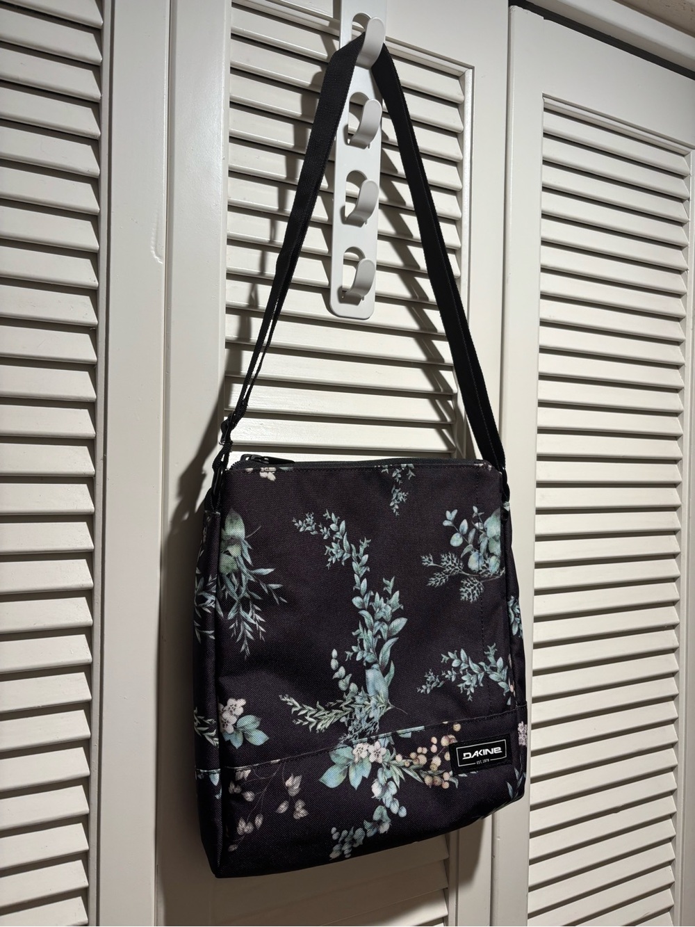 Dakine Jordy Crossbody Bag in Solstice Floral